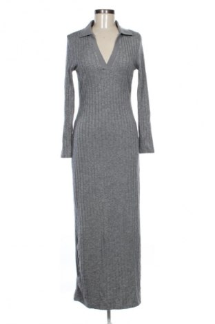 Рокля Reserved, Размер M, Цвят Сив, Цена 29,99 лв.