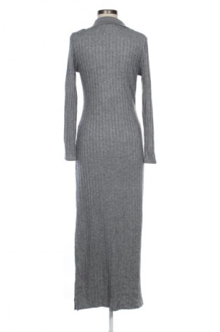 Рокля Reserved, Размер M, Цвят Сив, Цена 29,99 лв.