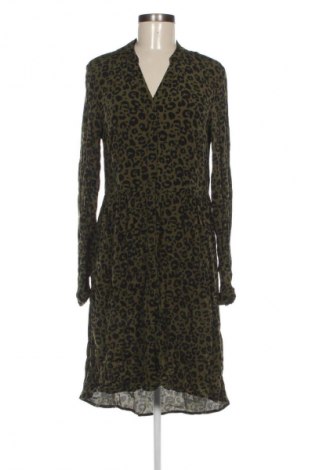 Рокля Vero Moda, Размер M, Цвят Многоцветен, Цена 25,99 лв.