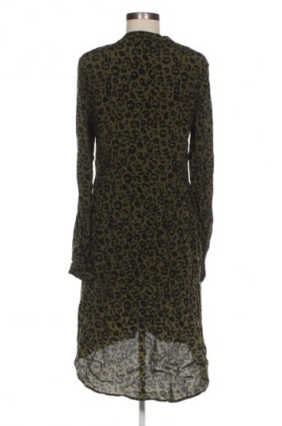 Рокля Vero Moda, Размер M, Цвят Многоцветен, Цена 25,99 лв.