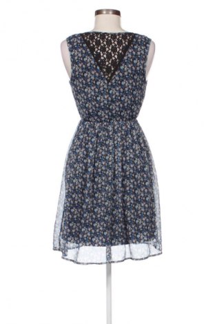 Рокля Vero Moda, Размер XS, Цвят Многоцветен, Цена 22,99 лв.