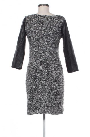 Рокля Zara, Размер M, Цвят Многоцветен, Цена 27,00 лв.