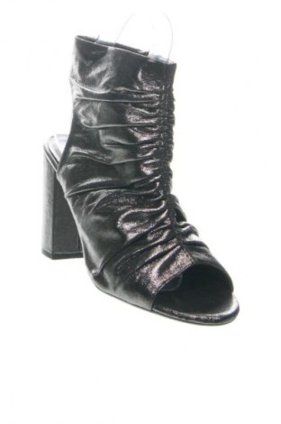 Sandalen New Look, Größe 40, Farbe Silber, Preis 21,99 €