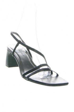 Sandały Pull&Bear, Rozmiar 38, Kolor Czarny, Cena 116,85 zł