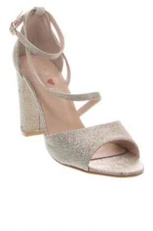 Сандали Unbranded, Размер 38, Цвят Златист, Цена 51,00 лв.