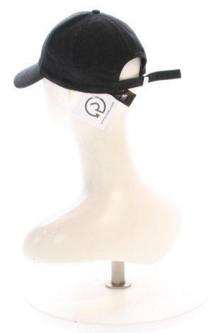 Шапка Karl Lagerfeld, Цвят Черен, Цена 91,98 лв.