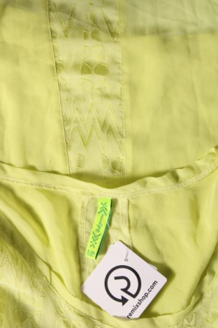 Дамска блуза Bershka, Размер S, Цвят Зелен, Цена 3,23 лв.