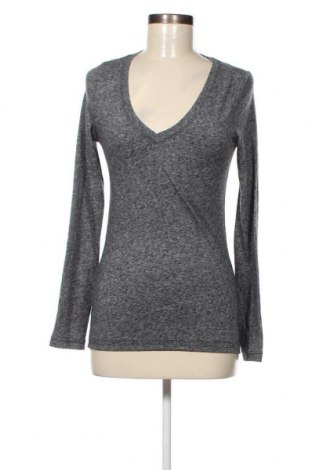 Γυναικεία μπλούζα Hilfiger Denim, Μέγεθος S, Χρώμα Γκρί, Τιμή 23,20 €