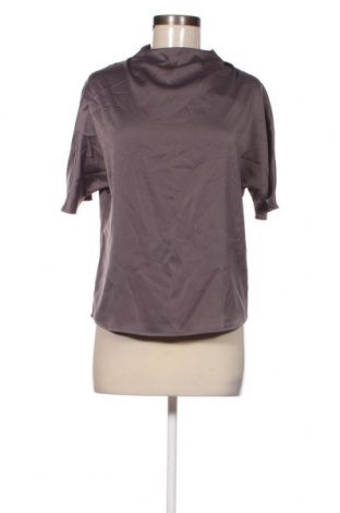 Γυναικεία μπλούζα Kiomi, Μέγεθος M, Χρώμα Ασημί, Τιμή 3,81 €