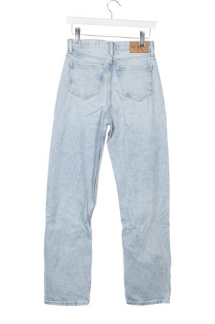 Дамски дънки Calvin Klein Jeans, Размер XS, Цвят Син, Цена 136,00 лв.