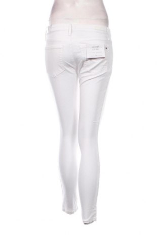 Γυναικείο Τζίν Tommy Hilfiger, Μέγεθος S, Χρώμα Λευκό, Τιμή 118,14 €