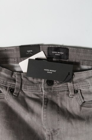Dámske džínsy  Vero Moda, Veľkosť S, Farba Sivá, Cena  7,01 €