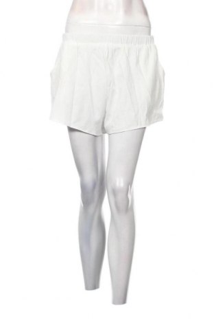 Γυναικείο κοντό παντελόνι Bershka, Μέγεθος M, Χρώμα Λευκό, Τιμή 6,87 €