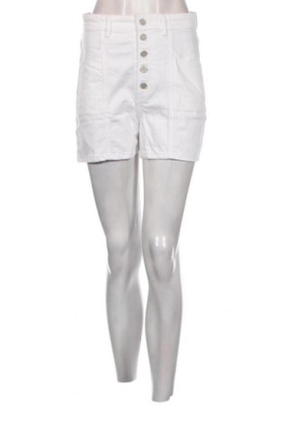 Дамски къс панталон NA-KD, Размер S, Цвят Бял, Цена 12,96 лв.