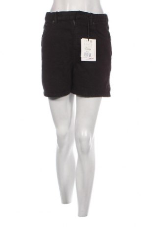 Дамски къс панталон Pull&Bear, Размер S, Цвят Черен, Цена 31,00 лв.