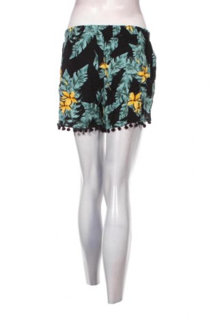 Γυναικείο κοντό παντελόνι Trendyol, Μέγεθος M, Χρώμα Πολύχρωμο, Τιμή 5,57 €