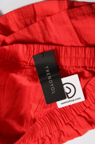 Γυναικείο κοντό παντελόνι Trendyol, Μέγεθος L, Χρώμα Κόκκινο, Τιμή 10,39 €