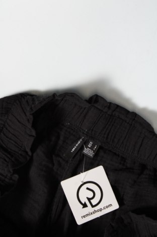 Γυναικείο κοντό παντελόνι Vero Moda, Μέγεθος L, Χρώμα Μαύρο, Τιμή 6,39 €