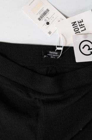 Γυναικείο παντελόνι Bershka, Μέγεθος L, Χρώμα Μαύρο, Τιμή 23,71 €