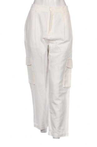 Дамски панталон Dan Fox X About You, Размер M, Цвят Бял, Цена 20,88 лв.