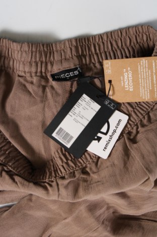 Дамски панталон Pieces, Размер M, Цвят Бежов, Цена 14,04 лв.