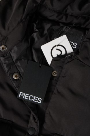 Γυναικείο μπουφάν Pieces, Μέγεθος M, Χρώμα Μαύρο, Τιμή 21,98 €