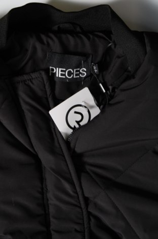 Γυναικείο μπουφάν Pieces, Μέγεθος L, Χρώμα Μαύρο, Τιμή 17,75 €