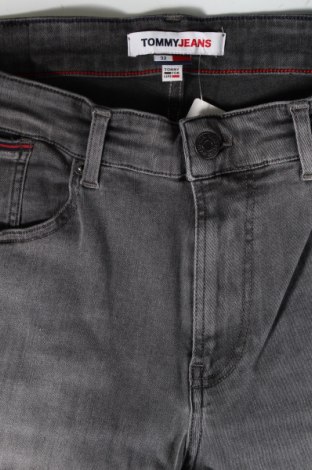 Мъжки къс панталон Tommy Hilfiger, Размер M, Цвят Сив, Цена 150,00 лв.