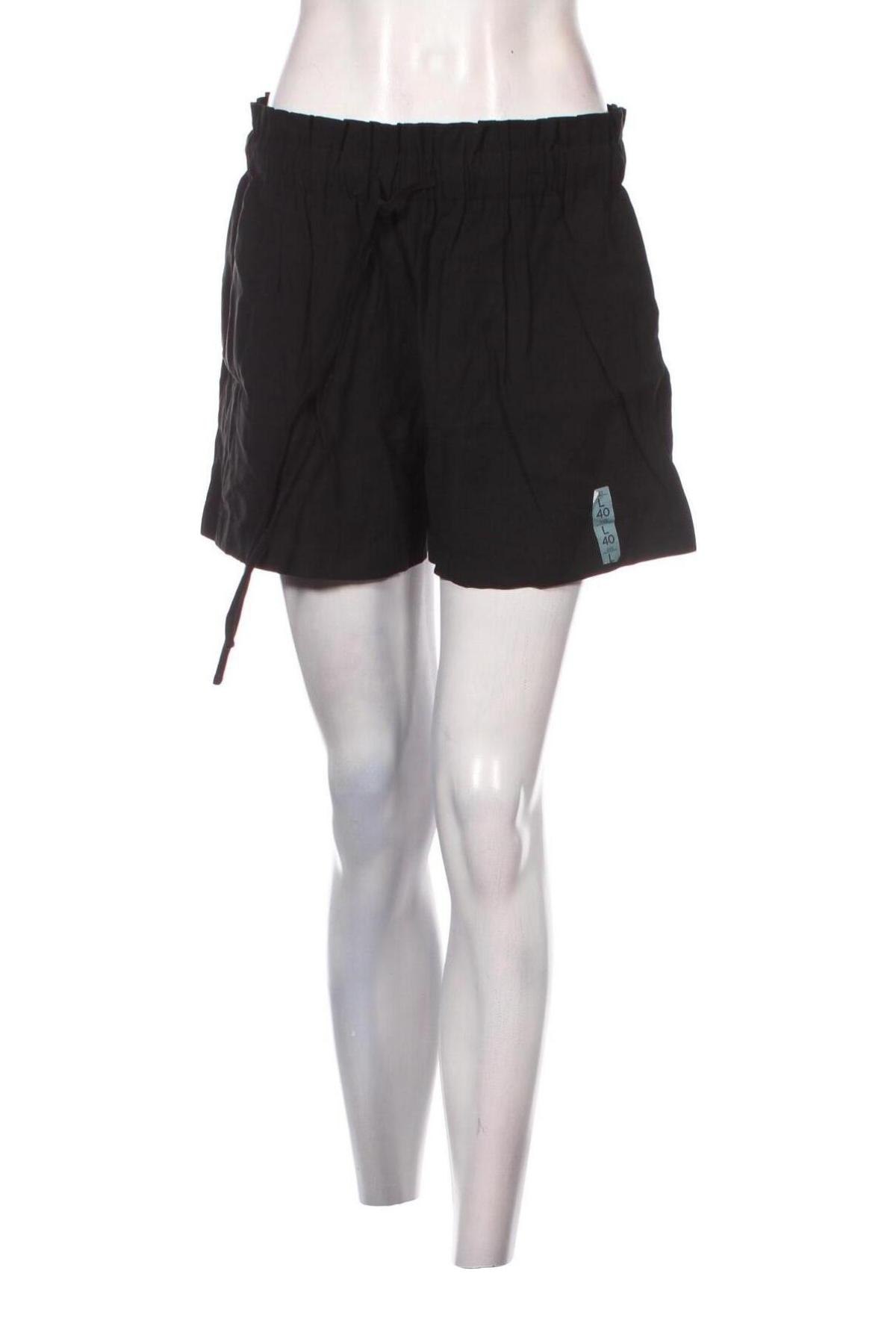 Γυναικείο κοντό παντελόνι Pull&Bear, Μέγεθος L, Χρώμα Μαύρο, Τιμή 15,98 €