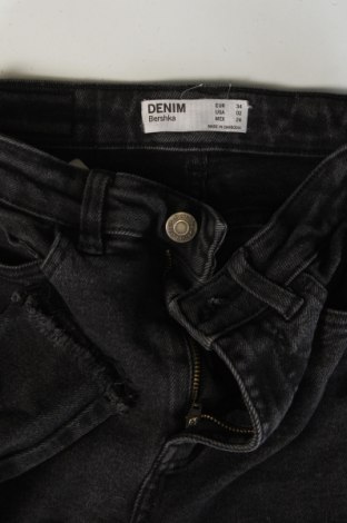 Damskie jeansy Bershka, Rozmiar XS, Kolor Szary, Cena 35,99 zł