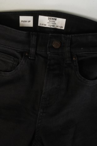 Damskie jeansy Bershka, Rozmiar XS, Kolor Czarny, Cena 39,99 zł