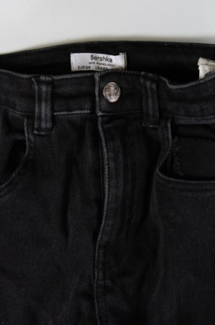 Blugi de femei Bershka, Mărime S, Culoare Negru, Preț 43,99 Lei