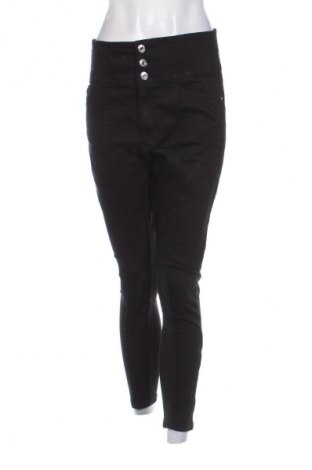 Damen Jeans Bershka, Größe L, Farbe Schwarz, Preis 10,49 €