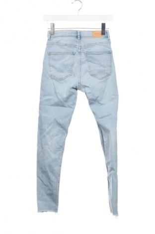 Damskie jeansy Bershka, Rozmiar S, Kolor Niebieski, Cena 35,99 zł