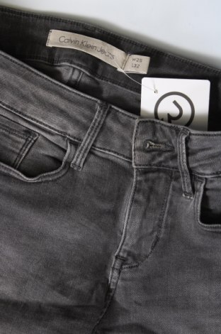 Γυναικείο Τζίν Calvin Klein Jeans, Μέγεθος XS, Χρώμα Γκρί, Τιμή 21,49 €