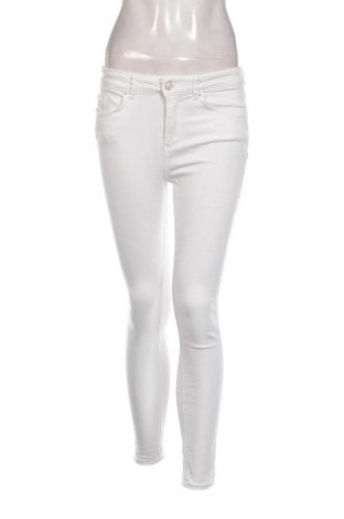 Damen Jeans Pieces, Größe S, Farbe Weiß, Preis 17,39 €