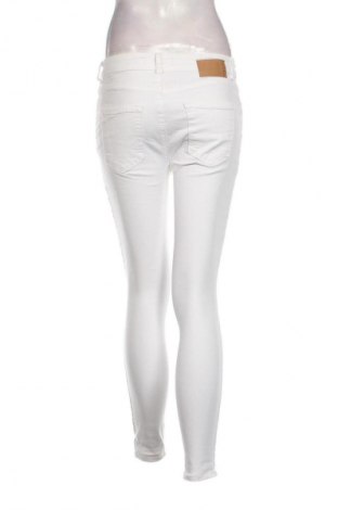 Damen Jeans Pieces, Größe S, Farbe Weiß, Preis € 3,99