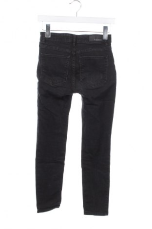 Damskie jeansy Pull&Bear, Rozmiar XS, Kolor Czarny, Cena 92,99 zł