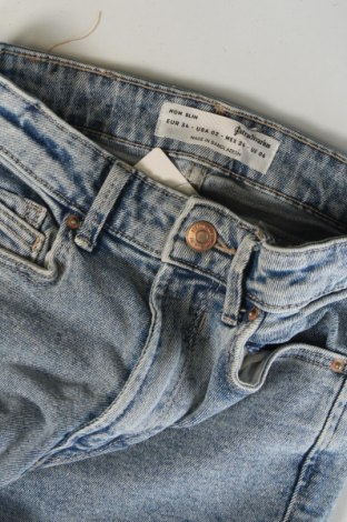 Damskie jeansy Stradivarius, Rozmiar XS, Kolor Niebieski, Cena 92,99 zł