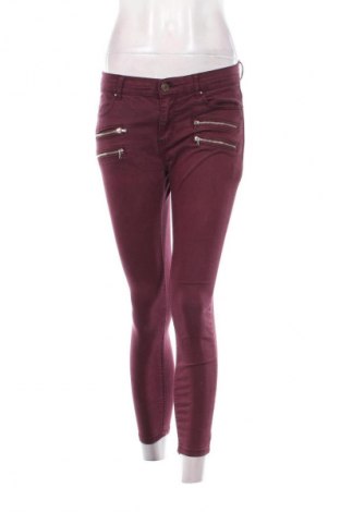 Damskie jeansy Stradivarius, Rozmiar M, Kolor Czerwony, Cena 92,99 zł