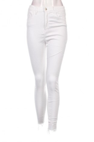 Damen Jeans Stradivarius, Größe M, Farbe Weiß, Preis 14,83 €