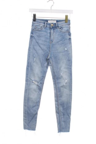 Damskie jeansy Stradivarius, Rozmiar XS, Kolor Niebieski, Cena 35,99 zł