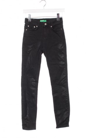 Damskie jeansy United Colors Of Benetton, Rozmiar XS, Kolor Czarny, Cena 131,99 zł