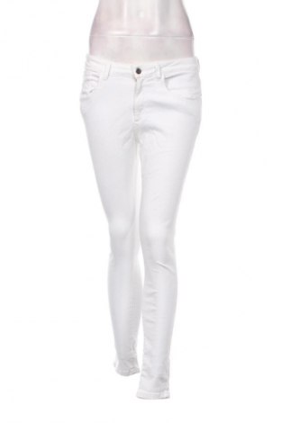 Damen Jeans Zara, Größe M, Farbe Weiß, Preis 18,99 €