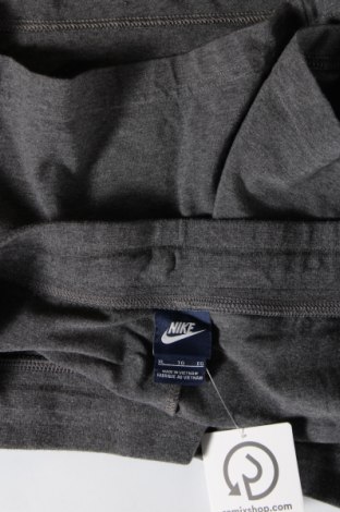 Дамски къс панталон Nike, Размер XL, Цвят Сив, Цена 34,00 лв.