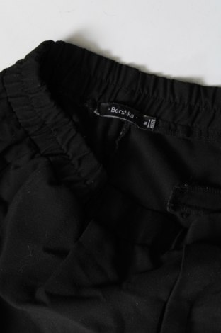 Damenhose Bershka, Größe M, Farbe Schwarz, Preis 20,49 €