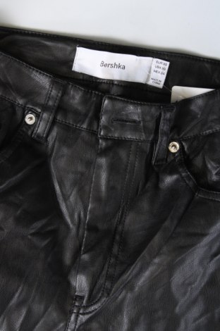 Pantaloni de femei Bershka, Mărime XS, Culoare Negru, Preț 95,99 Lei