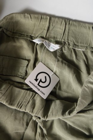 Pantaloni de femei Zara, Mărime L, Culoare Verde, Preț 88,99 Lei