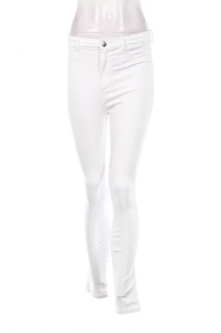 Pantaloni de femei Zara Trafaluc, Mărime M, Culoare Alb, Preț 31,99 Lei