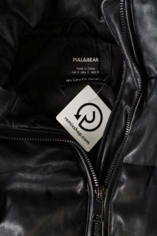 Γυναικείο δερμάτινο μπουφάν Pull&Bear, Μέγεθος S, Χρώμα Μαύρο, Τιμή 35,99 €